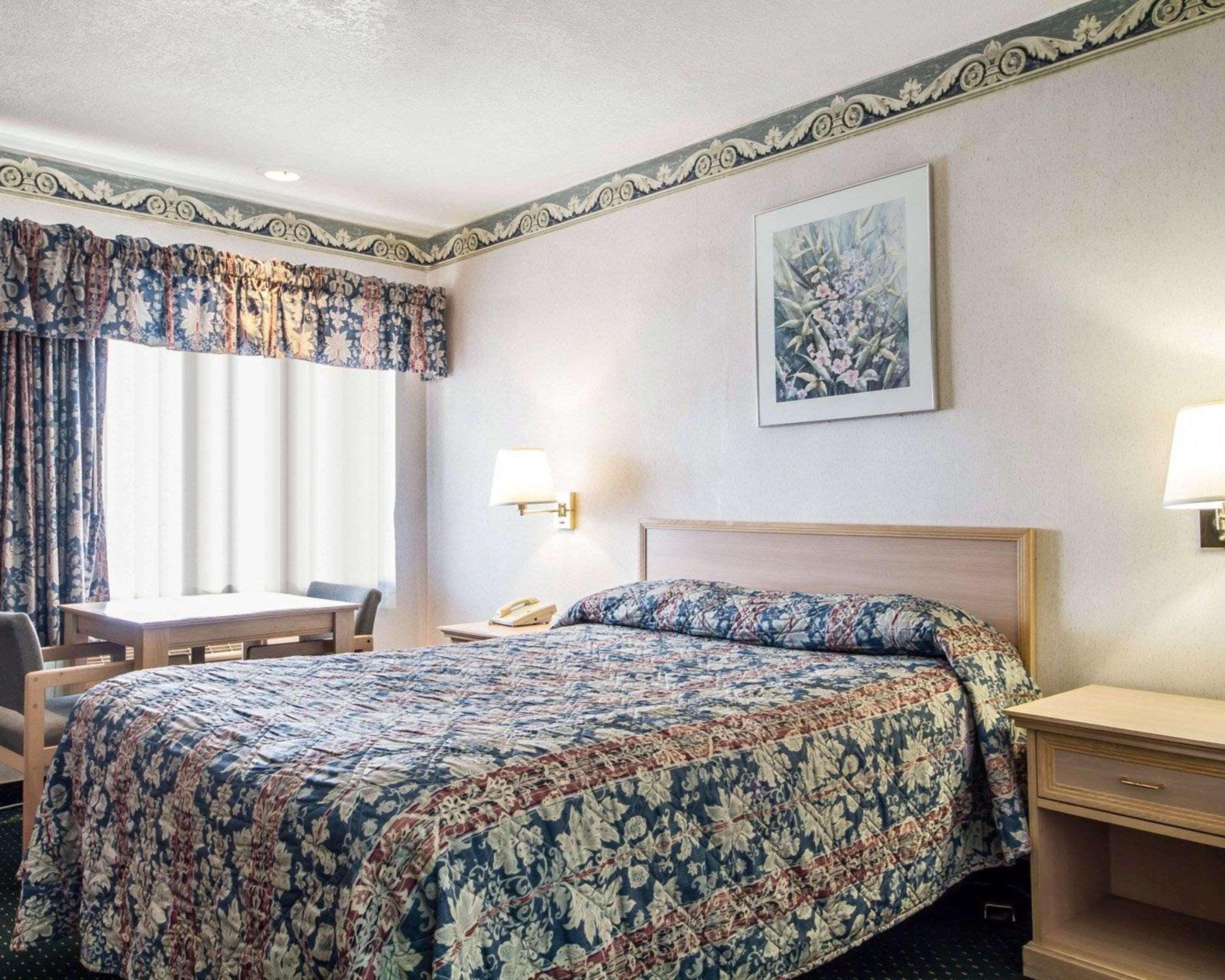 Rodeway Inn Monterey Near Fairgrounds Buitenkant foto