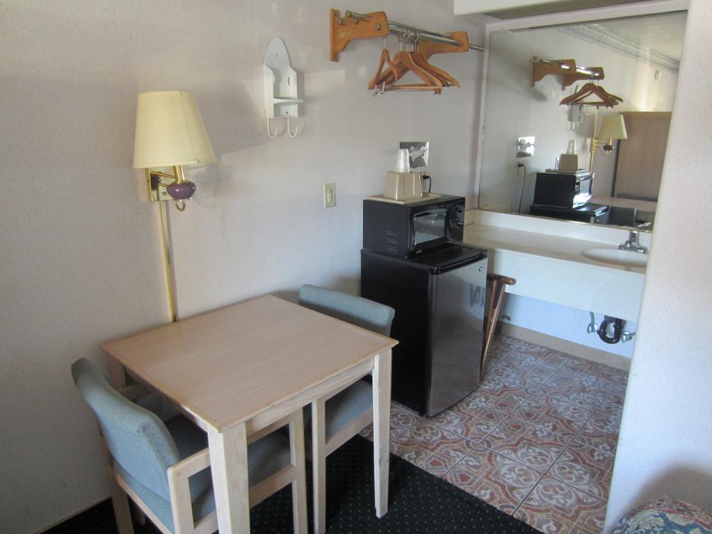 Rodeway Inn Monterey Near Fairgrounds Buitenkant foto