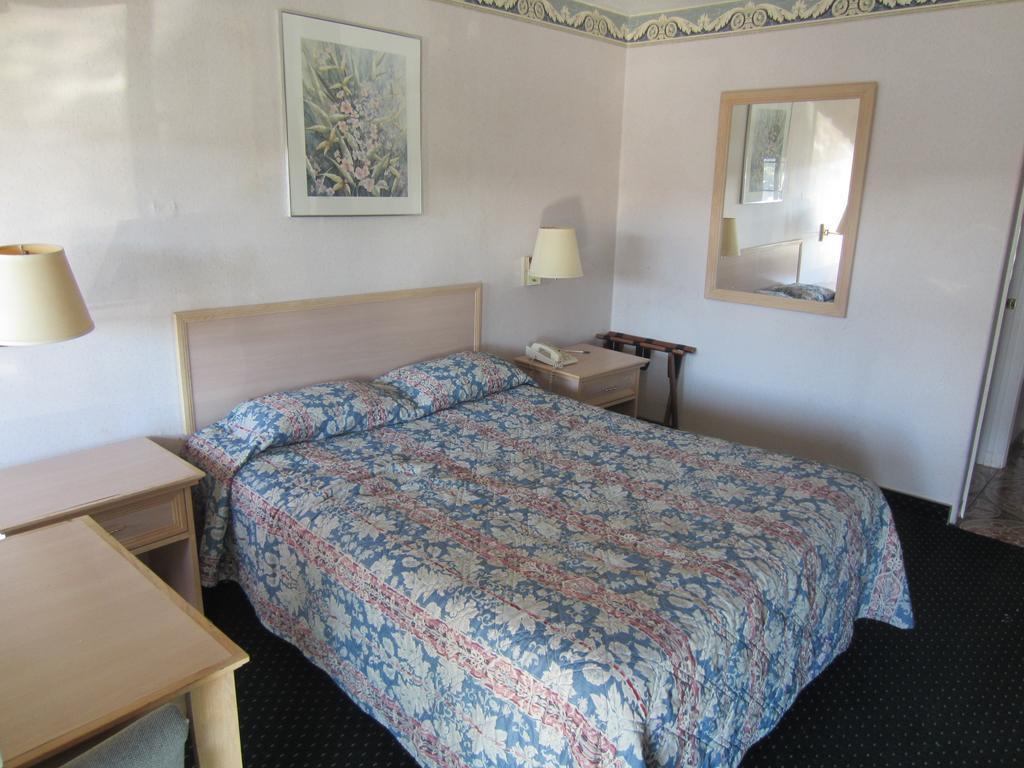 Rodeway Inn Monterey Near Fairgrounds Buitenkant foto