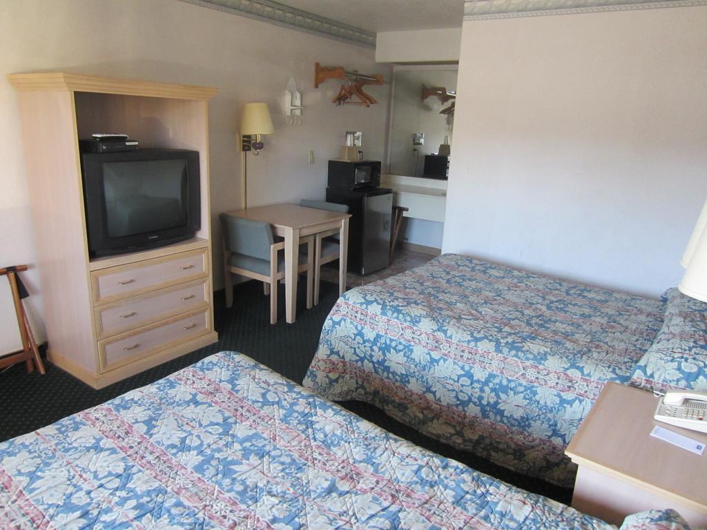 Rodeway Inn Monterey Near Fairgrounds Buitenkant foto