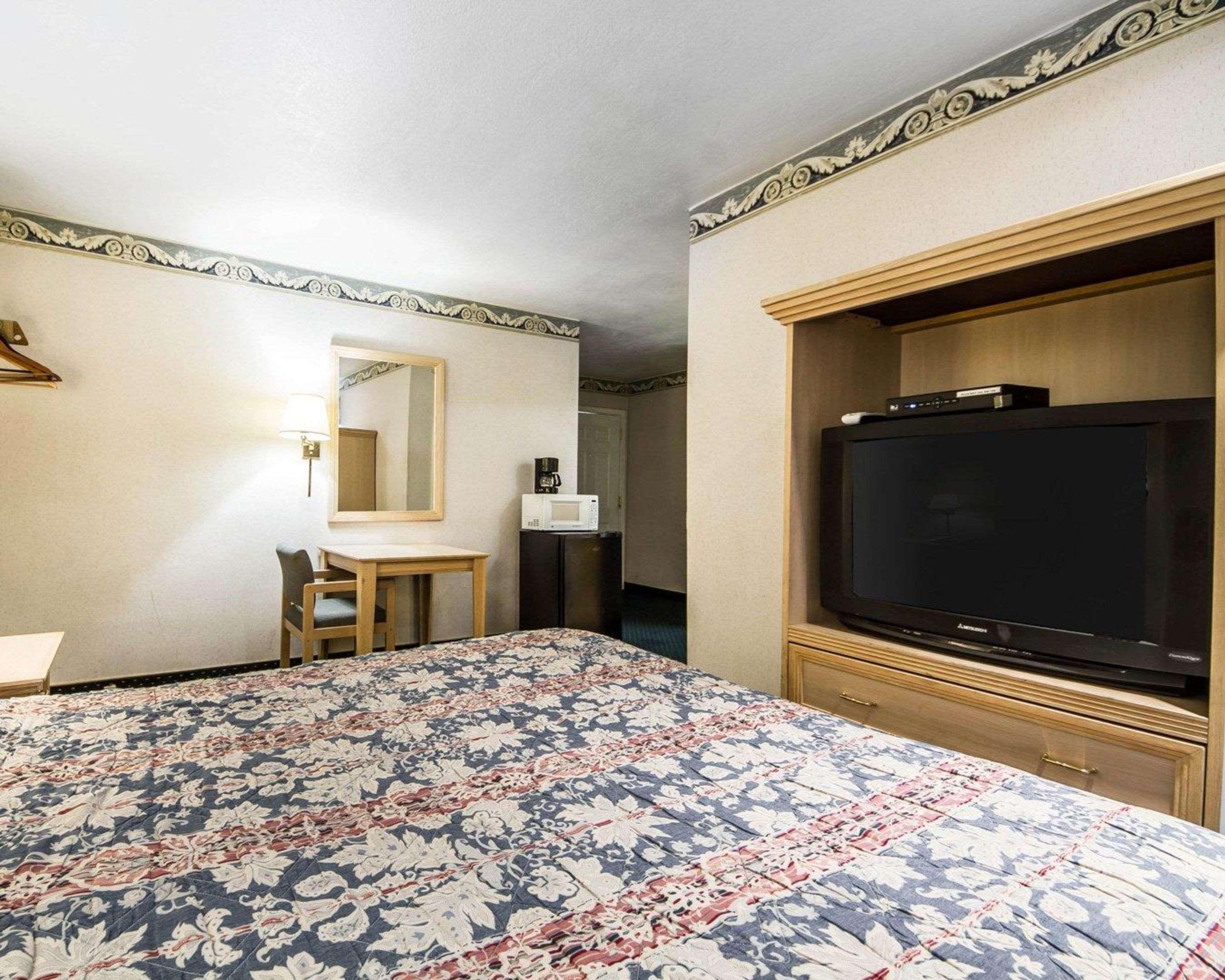 Rodeway Inn Monterey Near Fairgrounds Buitenkant foto