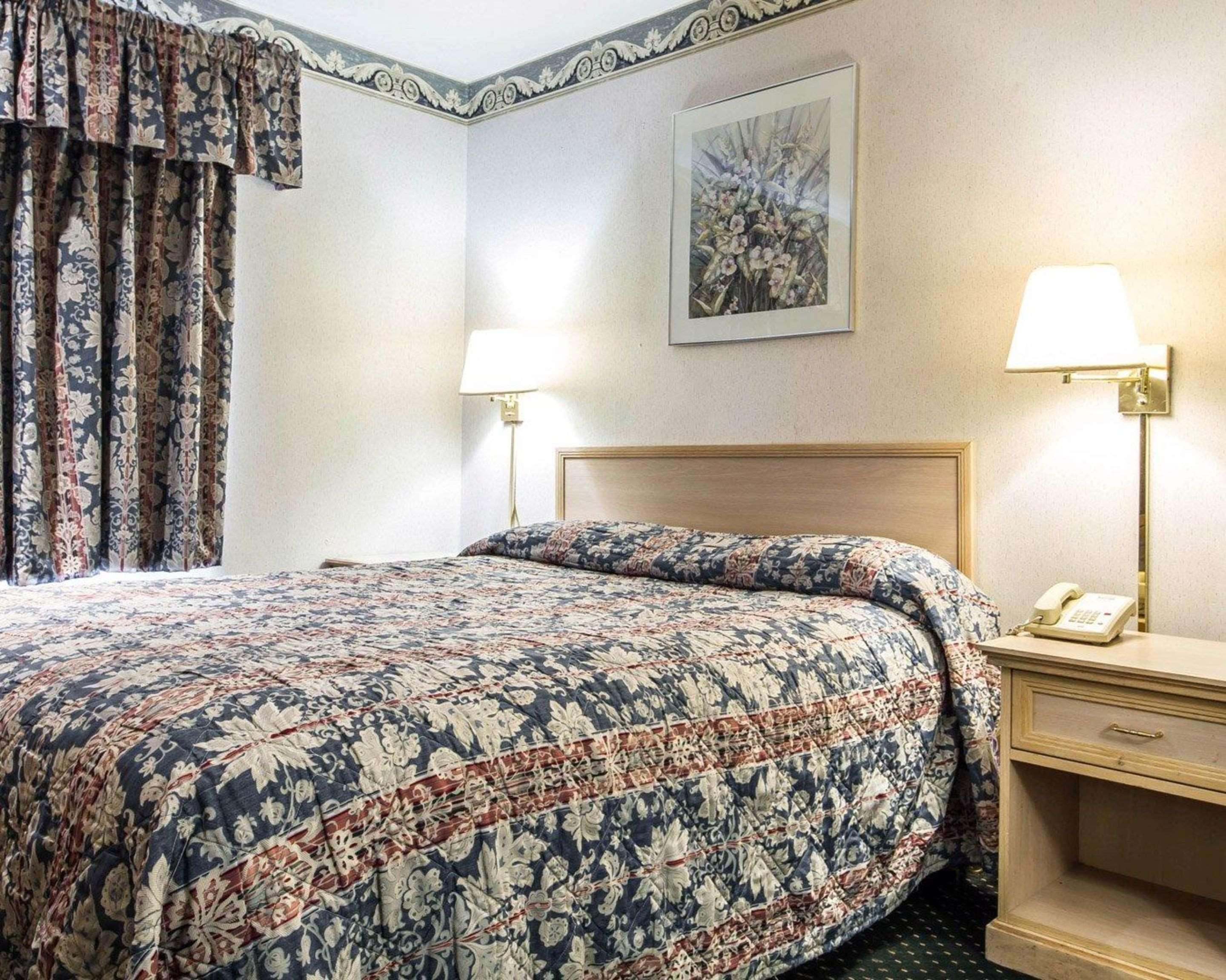 Rodeway Inn Monterey Near Fairgrounds Buitenkant foto
