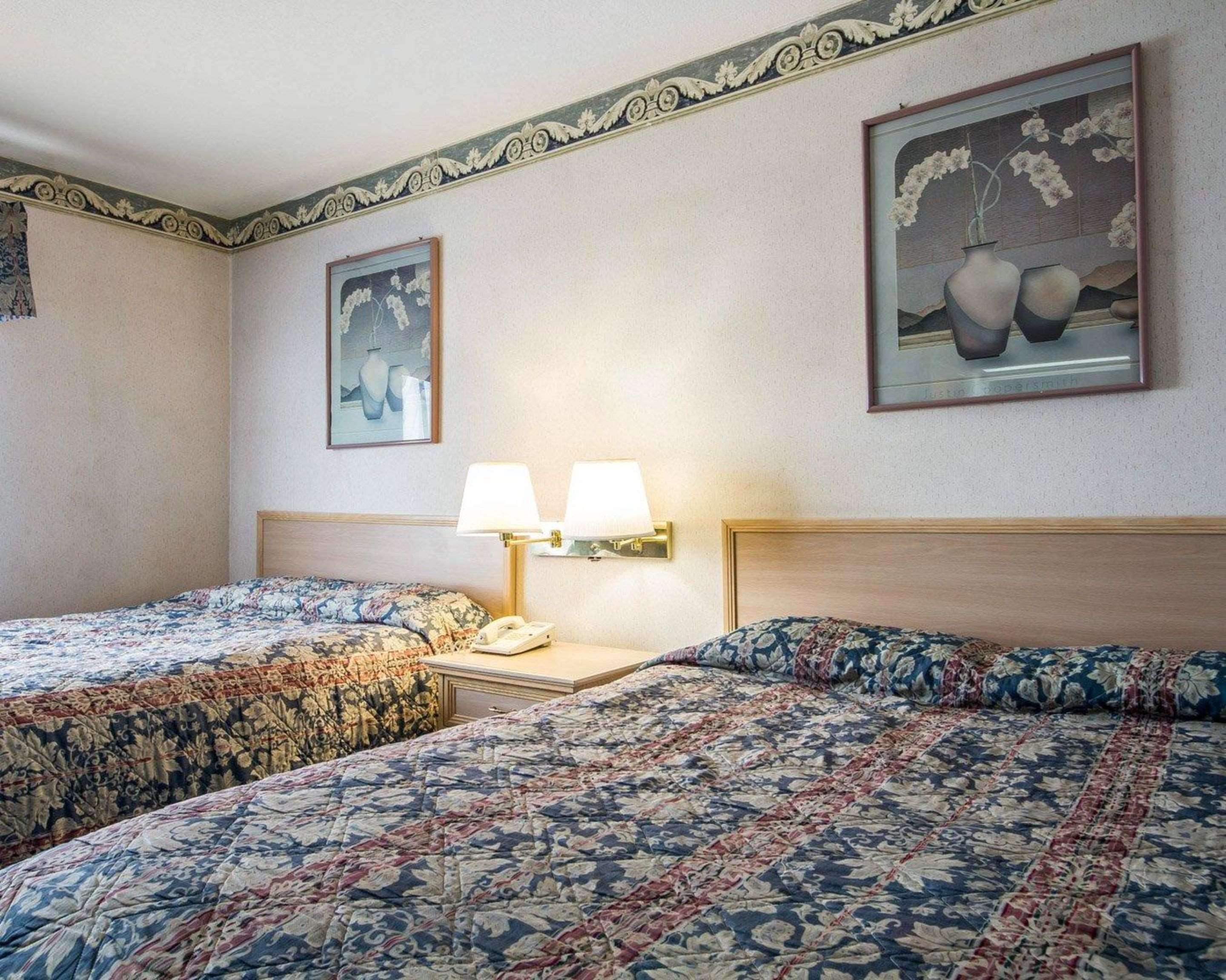 Rodeway Inn Monterey Near Fairgrounds Buitenkant foto