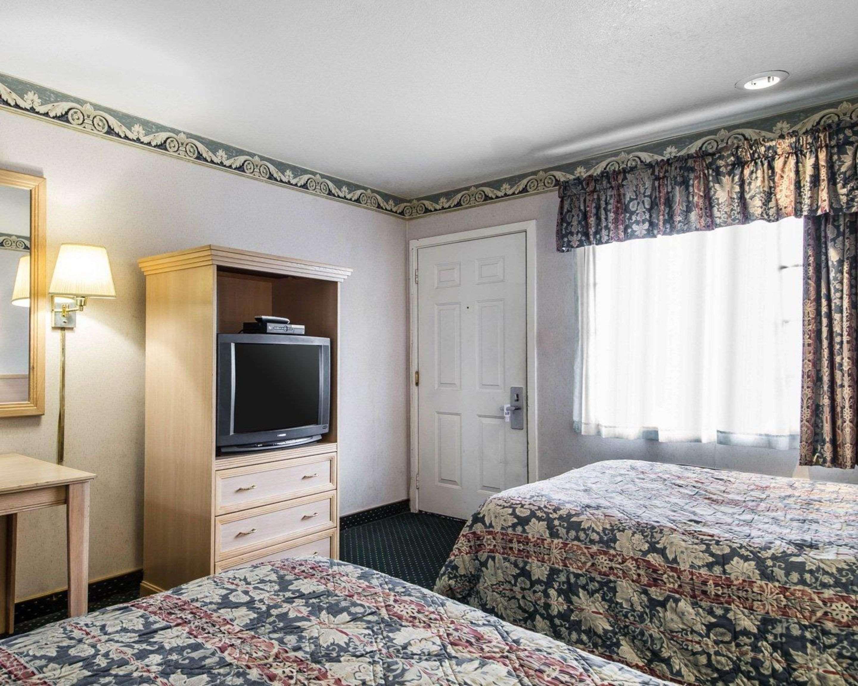 Rodeway Inn Monterey Near Fairgrounds Buitenkant foto