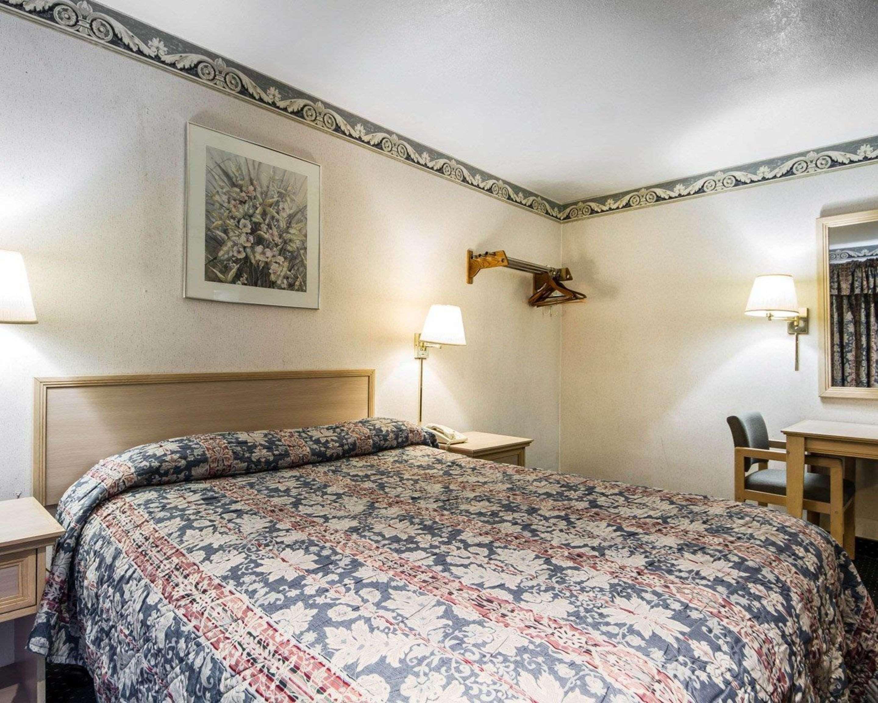 Rodeway Inn Monterey Near Fairgrounds Buitenkant foto